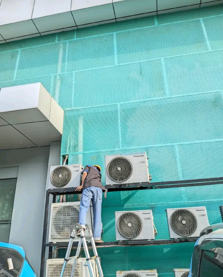 Dokumentasi Service AC Semarang