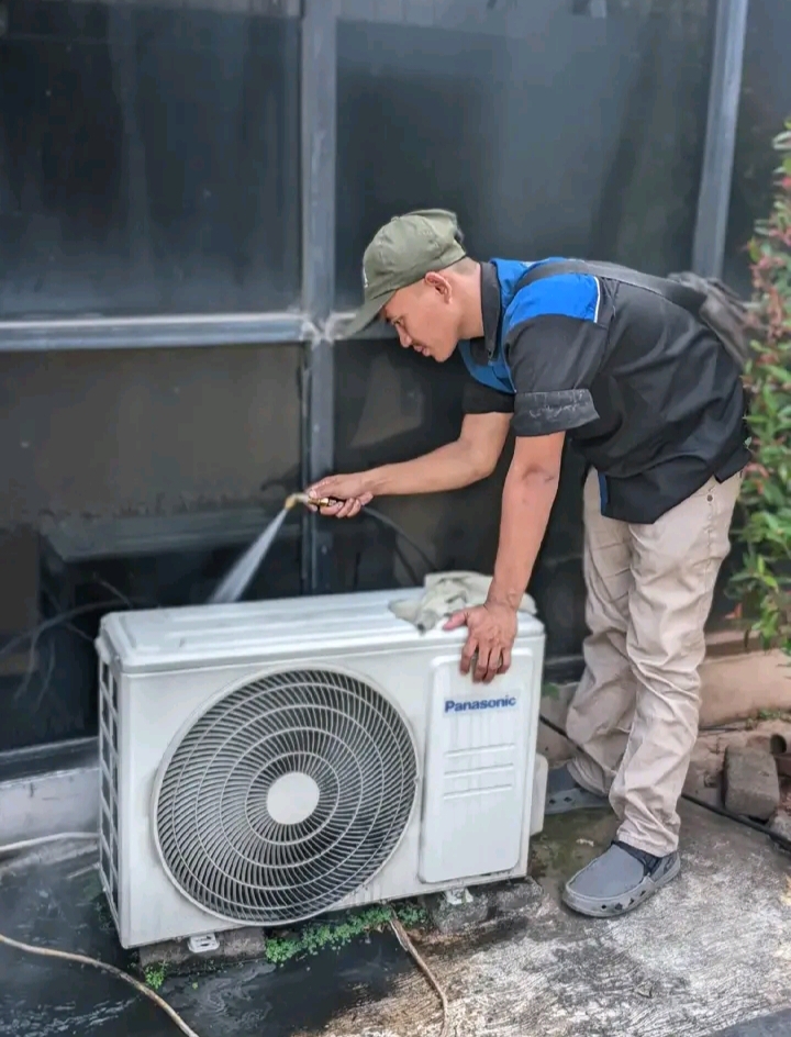 Dokumentasi Service AC Semarang