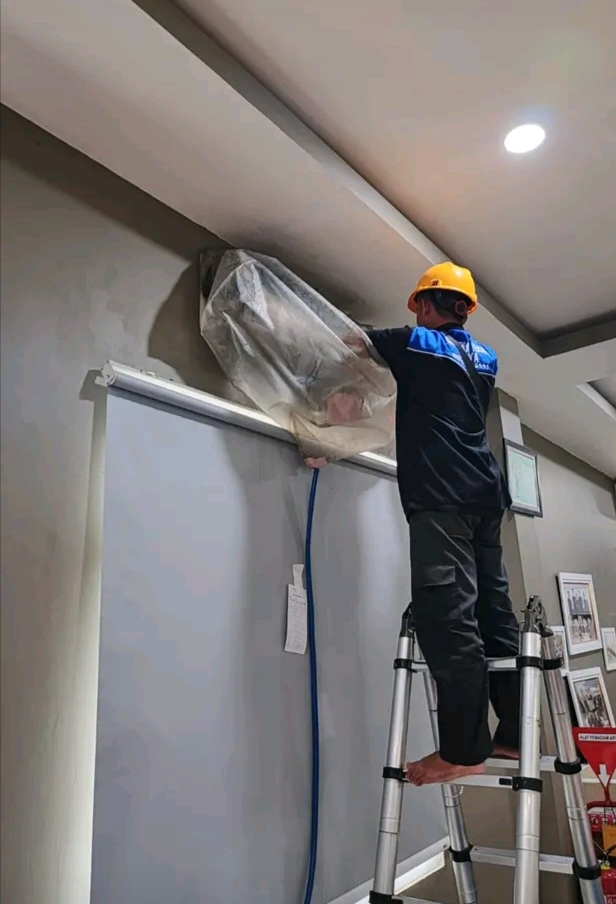 Dokumentasi Service AC Semarang