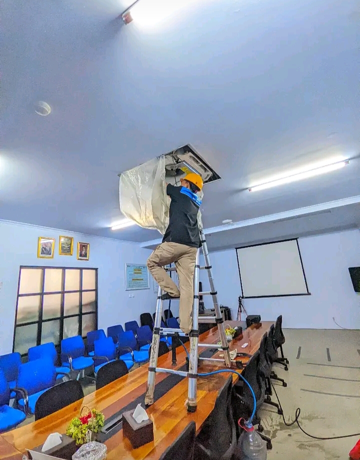 Dokumentasi Service AC Semarang